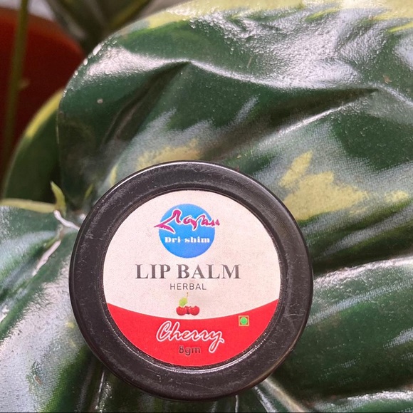 Dri-Shim Tibetan Herbal lip balm with different flavour - Picture 3 of 9